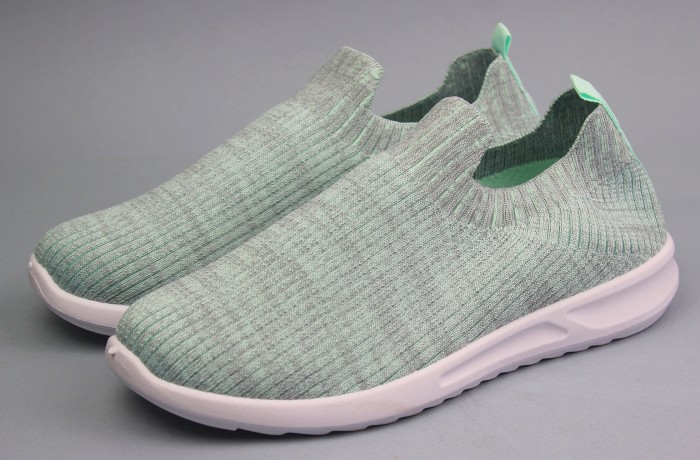 Кроссовки женские   