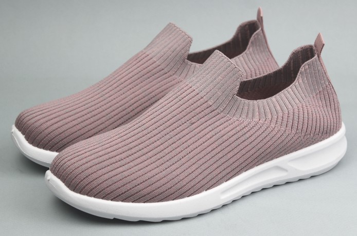 Кроссовки женские   