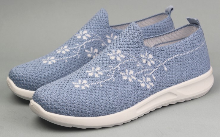 Кроссовки женские      