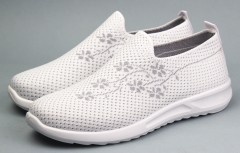 Кроссовки женские      