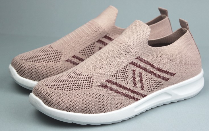 Кроссовки женские 