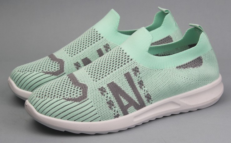 Кроссовки женские   