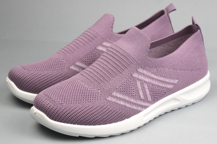 Кроссовки женские  