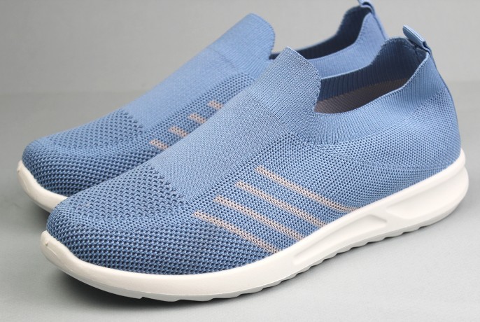 Кроссовки женские  