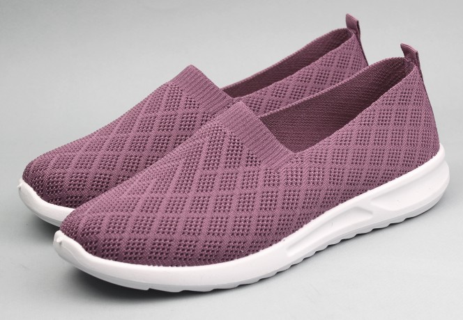 Кроссовки женские  