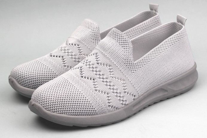 Кроссовки женские   