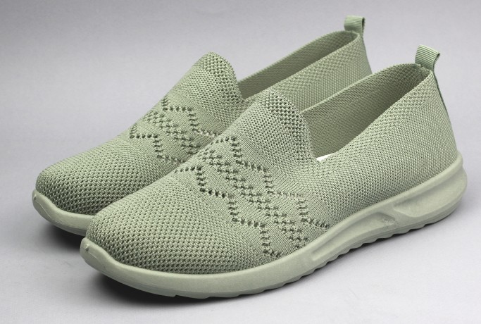 Кроссовки женские   