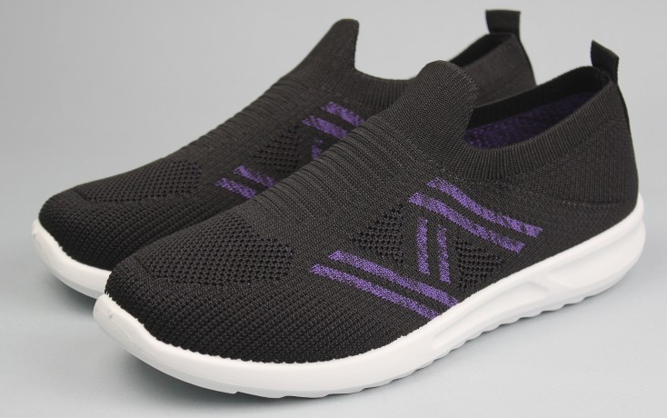 Кроссовки женские   