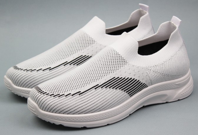 Кроссовки женские  