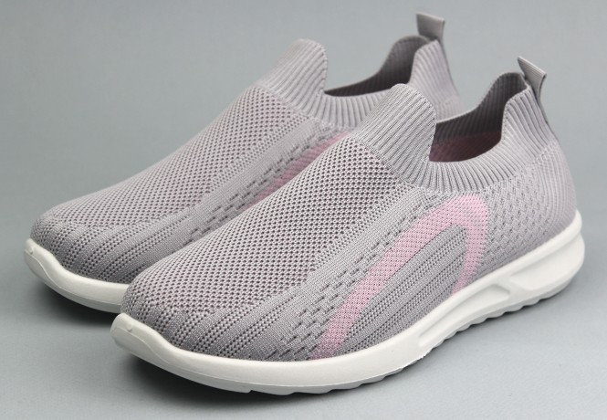 Кроссовки женские    