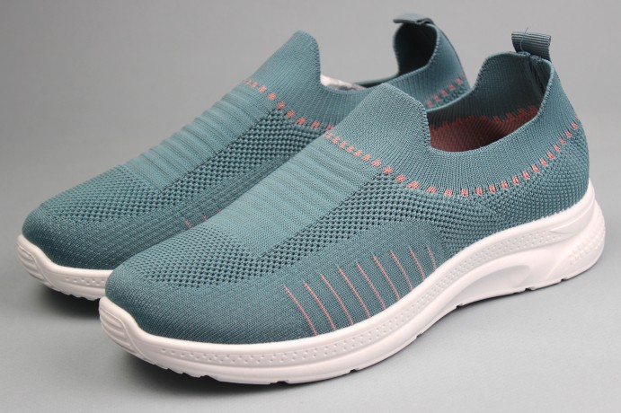 Кроссовки женские  