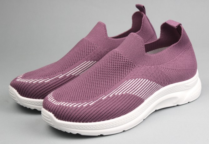 Кроссовки женские  