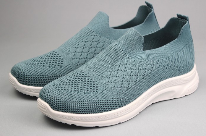 Кроссовки женские     