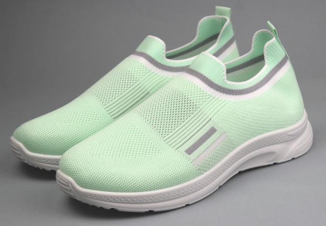 Кроссовки женские  